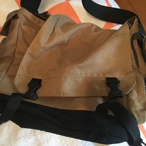 Gap messenger bag